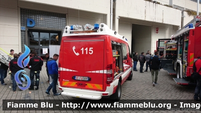 Mercedes-Benz Sprinter 4x4 III serie restyle
Vigili del Fuoco
Unione Distrettuale Bassa Val Pusteria
Corpo Volontario di Vallarga (BZ)
Freiwillige Feuerwehr Weitental
Allestito Rosenbauer
VF FW 38V
Esposto al Civil Protect 2016
Parole chiave: Mercedes-Benz Sprinter_4x4_IIIserie_restyle VFFW38V Civil_Protect_2016