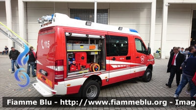 Mercedes-Benz Sprinter 4x4 III serie restyle
Vigili del Fuoco
Unione Distrettuale Bassa Val Pusteria
Corpo Volontario di Vallarga (BZ)
Freiwillige Feuerwehr Weitental
Allestito Rosenbauer
VF FW 38V
Esposto al Civil Protect 2016
Parole chiave: Mercedes-Benz Sprinter_4x4_IIIserie_restyle VFFW38V Civil_Protect_2016