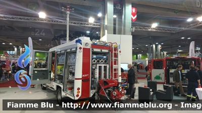 Iveco Daily 4x4 VI serie
Vigili del Fuoco
Unione Distrettuale Bassa Val Pusteria
Corpo Volontario di La Villa Stüdafüch La Ila (BZ)
Freiwillige Feuerwehr Stern
Allestimento Magirus Lohr con trazione integrale Achleitner
Esposto al Civil Protect 2016
Parole chiave: Iveco Daily_4x4_VIserie Civil_Protect_2016