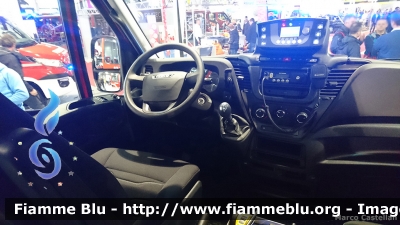 Iveco Daily 4x4 VI serie
Vigili del Fuoco
Unione Distrettuale Bassa Val Pusteria
Corpo Volontario di La Villa Stüdafüch La Ila (BZ)
Freiwillige Feuerwehr Stern
Allestimento Magirus Lohr con trazione integrale Achleitner
Posto guida
Esposto al Civil Protect 2016
Parole chiave: Iveco Daily_4x4_VIserie Civil_Protect_2016