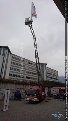 Iveco EuroCargo 160E32 IV serie
Bundesrepublik Deutschland - Germany - Germania
Berufsfeuerwehr Munchen
Vigili del Fuoco Permanenti Monaco di Baviera
AutoScala da 32 metri ribassata, con assale posteriore sterzante HZL e articolata M32L-ASn.B. allestimento Magirus
Esposta al Civil Protect 2016
Parole chiave: Iveco EuroCargo_160E32_IVserie Civil_Protect_2016