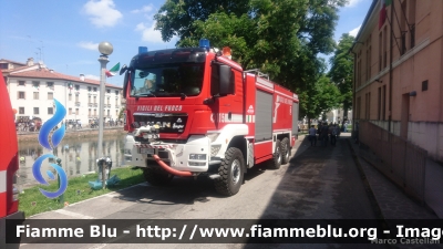 Man TGS 33.540 6x6 I serie
Vigili Del Fuoco
Comando Provinciale di Treviso
Distaccamento Aeroportuale "A.Canova" di Treviso
Allestimento Ziegler / Aris Fire
VF 27106
Parole chiave: Man TGS_33.540_6x6_Iserie VF27106 Adunata_Alpini_2017