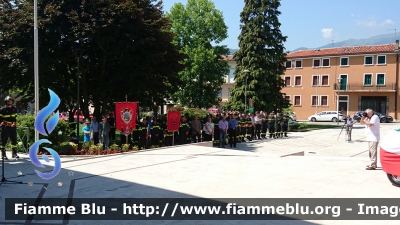 Rappresentante dei distaccamenti della zona
Vigili del Fuoco Volontari Basso Feltrino (BL)
Inaugurazione nuovo Fuoristrada
Parole chiave: Inaugurazione_Fuoristrada_VVF_Basso_Feltrino_2016