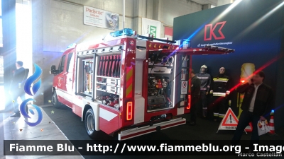 Mercedes-Benz Sprinter III serie restyle
Vigili del Fuoco
Unione Distrettuale Merano
Bezirksverband Meran
Corpo Volontario di Lagundo (BZ)
Freiwillige Feuerwehr Algund
Allestimento Kofler
Esposto al Civil Protect 2018
Parole chiave: Mercedes-Benz Sprinter_IIIserie_restyle Civil_Protect_2018