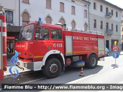 Iveco 190-26
Vigili del Fuoco
Comando Provinciale di Treviso
Distaccamento Permanente di Conegliano (TV)
AutoBottePompa allestimento Baribbi
VF 16571
Parole chiave: Iveco 190-26 VF16571 Expo_Motori_Conegliano_2012