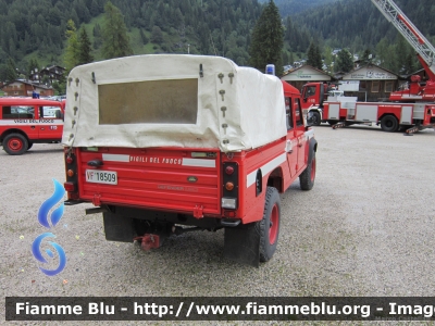 Land Rover Defender 130
Vigili del Fuoco
Comando Provinciale di Belluno
VF 18509
Parole chiave: Land-Rover Defender_130 VF18509 Centenario_VVF_Zoldo_Alto