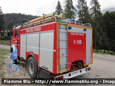 Iveco 190-26
Vigili del Fuoco
Comando Provinciale di Belluno
Distaccamento Volontario di Zoldo Alto (BL)
AutoPompaSerbatoio allestimento Baribbi
VF 16716
Parole chiave: Iveco 190-26 VF16716 Centenario_VVF_Zoldo_Alto