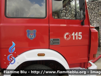 Iveco 190-36
Vigili del Fuoco
Comando Provinciale di Belluno
VF 20639
Parole chiave: Iveco 190-36 VF20639 Centenario_VVF_Zoldo_Alto