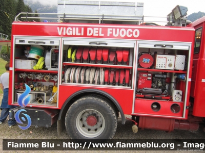 Iveco 190-26
Vigili del Fuoco
Comando Provinciale di Belluno
Distaccamento Volontario di Zoldo Alto (BL)
AutoPompaSerbatoio allestimento Baribbi
Vani laterali destra
VF 16716
Parole chiave: Iveco 190-26 VF16716 Centenario_VVF_Zoldo_Alto