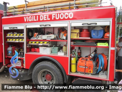 Iveco 190-26
Vigili del Fuoco
Comando Provinciale di Belluno
Distaccamento Volontario di Zoldo Alto (BL)
AutoPompaSerbatoio allestimento Baribbi
Vani laterali sinistra
VF 16716
Parole chiave: Iveco 190-26 VF16716 Centenario_VVF_Zoldo_Alto