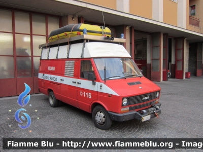 Iveco Daily I serie
Vigili del Fuoco
Comando Provinciale di Milano
Nucleo Speleo Alpino Fluviale
VF 15847
Parole chiave: Iveco Daily_Iserie VF15847