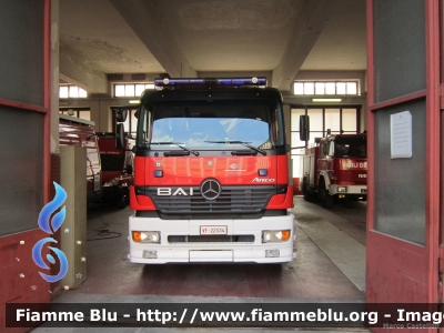 Mercedes-Benz Atego 1828 I serie
Vigili del Fuoco
Comando Provinciale di Milano
AutoBottePompa allestimento Bai
VF 22554
Parole chiave: Mercedes-Benz Atego_1828_Iserie VF22554