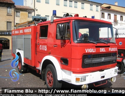 Iveco OM 160
Vigili del Fuoco
Comando Provinciale di Treviso
Distaccamento Permanente di Castelfranco Veneto (TV)
AutoPompaSerbatoio allestimento Baribbi
adesso sostituita dal Mercedes-Benz Actros 1841 II serie
VF 11672
Parole chiave: Iveco OM 160 VF11672