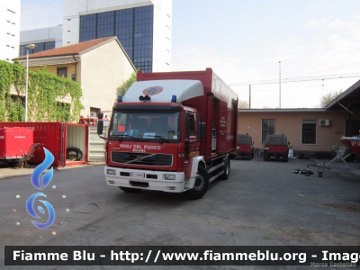 Volvo FL 250 II serie
Vigili del Fuoco
Comando Provinciale di Milano
Nucleo NBCR
VF 21834
Parole chiave: Volvo FL_250_IIserie VF21834