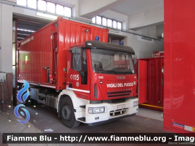 Iveco EuroCargo 180E28 II serie
Vigili del Fuoco
Comando Provinciale di Milano
Nucleo NBCR
VF 23724
Parole chiave: Iveco EuroCargo_180E28_IIserie VF23724