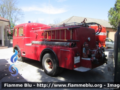 Fiat 640N
Vigili del Fuoco
Comando Provinciale di Belluno
AutoPompaSerbatoio storica allestimento ASPI
VF 3738

Si ringraziano il Comandante Arch. Luongo e tutto il personale del Comando per la disponibilità
Parole chiave: Fiat 640N VF3738 Inaugurazione_Circolo_Ricreativo_VVF_BL_2012