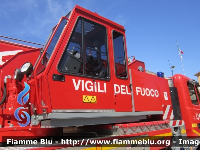 Astra HD8 84.44 II serie
Vigili del Fuoco
Comando Provinciale di Belluno
AutoGru da 40 ton allestimento Cormach
Cabina manovra gru
VF 25580

Si ringraziano il Comandante Arch. Luongo e tutto il personale del Comando per la disponibilità
Parole chiave: Astra HD8_84.44_IIserie VF25580 Inaugurazione_Circolo_Ricreativo_VVF_BL_2012