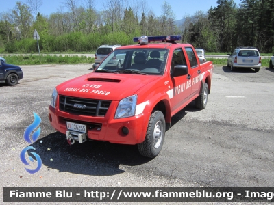 Isuzu D-Max I serie
Vigili del Fuoco
Comando Provinciale di Belluno
Distaccamento Volontario di Zoldo Alto (BL)
VF 26255

Si ringraziano il Comandante Arch. Luongo e tutto il personale del Comando per la disponibilità
Parole chiave: Isuzu D-Max_Iserie VF26255 Inaugurazione_Circolo_Ricreativo_VVF_BL_2012