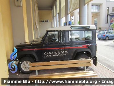 Land Rover Defender 90
Carabinieri
Nucleo Artificeri Antisabotaggio
CC AE 067
Parole chiave: Land-Rover Defender_90 CCAE067 Fiera_Campionaria_Padova_2012