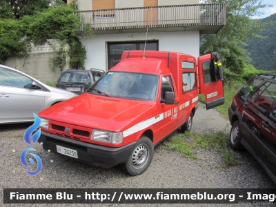 Fiat Fiorino II serie
Vigili del Fuoco
Comando Provinciale di Belluno
VF 20250
Parole chiave: Fiat Fiorino_IIserie VF20250 Inaugurazione_APS_VVFV_Basso_Feltrino_2012