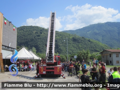 Fiat 684N
Vigili del Fuoco
Comando Provinciale di Belluno
AutoScala allestimento Magirus Macchi
VF 10050
Parole chiave: Fiat 684N VF10050 Inaugurazione_APS_VVFV_Basso_Feltrino_2012