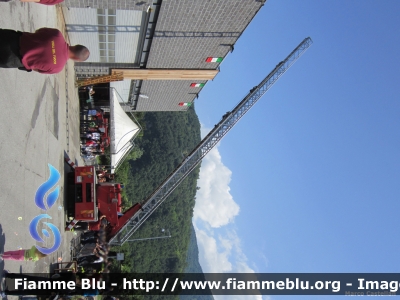 Fiat 684N
Vigili del Fuoco
Comando Provinciale di Belluno
AutoScala allestimento Magirus Macchi
VF 10050
Parole chiave: Fiat 684N VF10050 Inaugurazione_APS_VVFV_Basso_Feltrino_2012