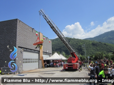 Fiat 684N
Vigili del Fuoco
Comando Provinciale di Belluno
AutoScala allestimento Magirus Macchi
Simulazione recupero infortunato con tecniche SAF
VF 10050
Parole chiave: Fiat 684N VF10050 Inaugurazione_APS_VVFV_Basso_Feltrino_2012