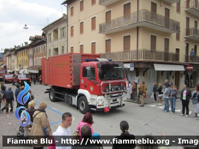 Man TGA 18.360
Allied Force in Italy
Fire & Emergency Service Division Vicenza
Parole chiave: Man TGA_18.360 Raduno_ANVVF_Asiago_2012