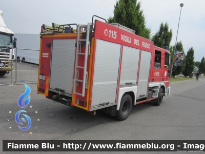 Iveco CityEuroFire 100E21 I serie
Vigili del Fuoco
Comando Provinciale di Milano
Distaccamento Permanente di Monza (MB)
AutoPompaSerbatoio allestimento Iveco-Magirus
Esemplare con logo del Bicentenario Fondazione VVF Milano
VF 20646
Parole chiave: Iveco CityEuroFire_100E21_Iserie VF20646