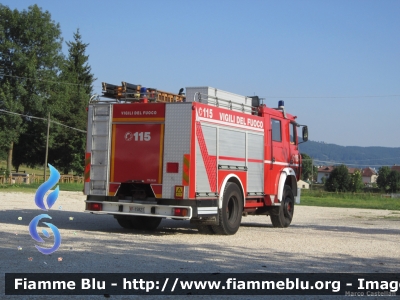 Iveco 190-26
Vigili del Fuoco
Comando Provinciale di Vicenza
Distaccamento Permanente di Asiago (VI)
AutoPompaSerbatoio allestimento Baribbi
VF 15821
Parole chiave: Iveco 190-26 VF15821