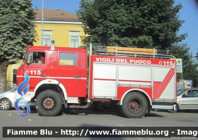 Iveco 190-26
Vigili del Fuoco
Comando Provinciale di Vicenza
Distaccamento Permanente di Asiago (VI)
AutoPompaSerbatoio allestimento Baribbi
VF 15821
Parole chiave: Iveco 190-26 VF15821