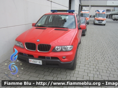 Bmw X5 I serie
Vigili del Fuoco
Corpo Permanente di Bolzano
Berufsfeuerwehr Bozen
Veicolo Comando Intervento
VF 007 BZ
Parole chiave: Bmw X5_Iserie VF007BZ Civil_Protect_2013