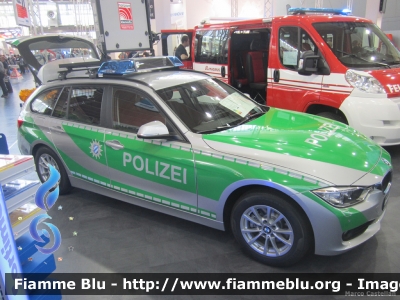 Bmw 320d Touring F31
Bundesrepublik Deutschland - Germany - Germania
Landespolizei
Allestimento Sortimo
Esposta all'Interschutz 2015
Parole chiave: Bmw 320d_Touring_F31 Interschutz_2015