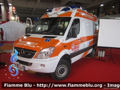 Mercedes-Benz Sprinter 4x4 III serie
Croce Bianca Val D'Ultimo (BZ)
Weisses Kreuz Ultental
Allestita Ambulanz Mobile - Otaris Light
WK 255 - 706
PC ZS 0K5
Parole chiave: Mercedes-Benz Sprinter_4x4_IIIserie PCZS0K5 Ambulanza Civil_Protect_2013