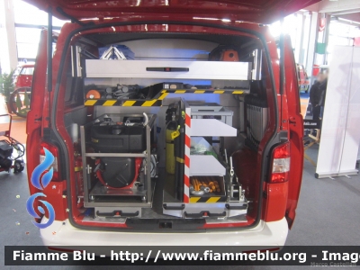 Volkswagen Transporter T5 restyle
Vigili del Fuoco
Unione Distrettuale di Bolzano
Corpo Volontario di Carezza - Karersee (BZ)
Allestimento Ziegler
Vano posteriore
VF FW36H
Parole chiave: Volkswagen Transporter_T5_restyle VFFW36H Civil_Protect_2013