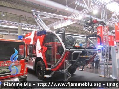 Carmichael Cobra 3 6x6 HRET
Veicolo Aeroporturale allestimento SIG
Esposto all'Interschutz 2015
Parole chiave: Carmichael Cobra_3_6x6_HRET Interschutz_2015