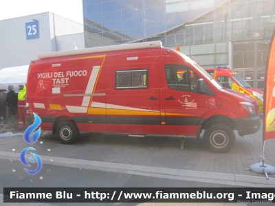 Mercedes-Benz Sprinter III serie restyle
Vigili del Fuoco
Unione Distrettuale di Fiemme (TN)
Veicolo TAST (Technical Assistance Support Teams) allestimento Divitec
VF 4J5 TN
Esposto all'Interschutz 2015
Parole chiave: Mercedes-Benz Sprinter_IIIserie_restyle VF4J5TN Interschutz_2015