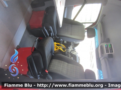 Mercedes-Benz Sprinter III serie restyle
Vigili del Fuoco
Unione Distrettuale di Fiemme (TN)
Veicolo TAST (Technical Assistance Support Teams) allestimento Divitec
VF 4J5 TN
Esposto all'Interschutz 2015
Parole chiave: Mercedes-Benz Sprinter_IIIserie_restyle VF4J5TN Interschutz_2015