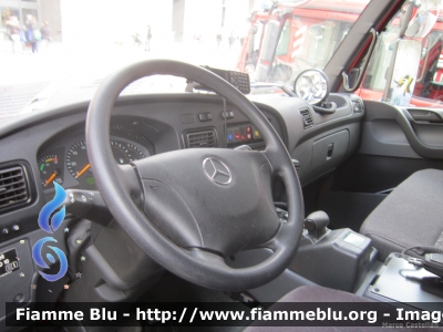 Mercedes-Benz Unimog U20
Vigili del Fuoco
Unione Distrettuale di Borgo Valsugana
Corpo Volontario di Torcegno (TN)
Allestimento Kofler Fahrzeugbau
Posto guida
VF 2J3 TN
Parole chiave: Mercedes-Benz Unimog_U20 VF2J3TN Civil_Protect_2013