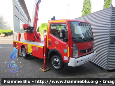 Renault Maxity
France - Francia
Sapeur Pompiers SDIS 06 Alpes Maritimes
Piattaforma Aerea MX200 VFO da 20 metri allestimento Multitel-Pagliero
Esposta all'Interschutz 2015
Parole chiave: Renault Maxity Interschutz_2015