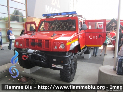 Iveco LMV Lince
Vigili del Fuoco
Corpo Permanente di Bolzano
Berufsfeuerwehr Bozen
Veicolo con allestimento Magirus - Pichler dotato di generatore da 50 kW installato tra motore e cambio
Esposto all'Interschutz 2015
Parole chiave: Iveco LMV_Lince Interschutz_2015