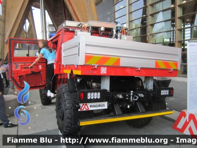 Iveco LMV Lince
Vigili del Fuoco
Corpo Permanente di Bolzano
Berufsfeuerwehr Bozen
Veicolo con allestimento Magirus - Pichler dotato di generatore da 50 kW installato tra motore e cambio
Esposto all'Interschutz 2015
Parole chiave: Iveco LMV_Lince Interschutz_2015