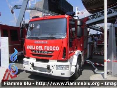 Iveco EuroCargo 180E32 III serie
Vigili del Fuoco
AutoScala M32L da 32 metri allestimento Magirus
Esposta all'Interschutz 2015
Parole chiave: Iveco EuroCargo_180E32_IIIserie Interschutz_2015