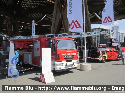 Iveco EuroCargo 180E32 III serie
Vigili del Fuoco
AutoScala M32L da 32 metri allestimento Magirus
Esposta all'Interschutz 2015
Parole chiave: Iveco EuroCargo_180E32_IIIserie Interschutz_2015