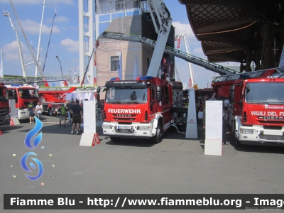 Iveco EuroCargo 180E30 III serie
Veicolo dimostrativo combinato AutoPompaSerbatoio+Piattaforma Aerea allestimento MultiStar 2 Magirus
Esposto all'Interschutz 2015
Parole chiave: Iveco EuroCargo_180E30_IIIserie Interschutz_2015