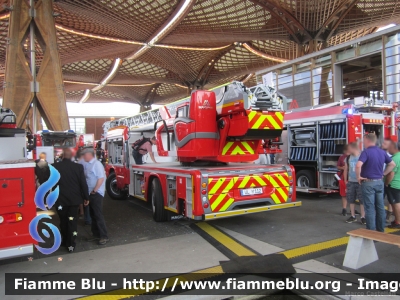 Iveco EuroCargo 160E32 IV serie
Bundesrepublik Deutschland - Germania
Berufsfeuerwehr München
Vigili del Fuoco Permanenti Monaco di Baviera
AutoScala da 32 metri ribassata, con assale posteriore sterzante HZL e articolata M32L-ASn.B. allestimento Magirus
Esposta all'Interschutz 2015
Parole chiave: Iveco EuroCargo_160E32_IVserie Interschutz_2015