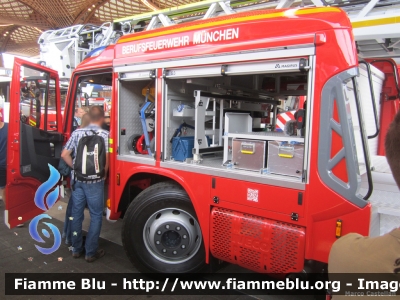 Iveco EuroCargo 160E32 IV serie
Bundesrepublik Deutschland - Germania
Berufsfeuerwehr München
Vigili del Fuoco Permanenti Monaco di Baviera
AutoScala da 32 metri ribassata, con assale posteriore sterzante HZL e articolata M32L-ASn.B. allestimento Magirus
Esposta all'Interschutz 2015
Parole chiave: Iveco EuroCargo_160E32_IVserie Interschutz_2015