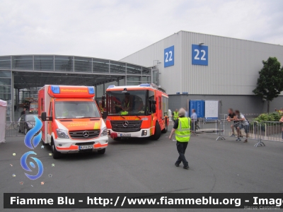 Mercedes-Benz Sprinter III serie restyle
Bundesrepublik Deutschland - Germania
Berufsfeuerwehr Hannover
Vigili del Fuoco Permanenti Hannover
Ambulanza allestimento Fahrtec
In servizio presso area prove dell'Interschutz 2015
Parole chiave: Mercedes-Benz Sprinter_IIIserie_restyle Ambulanza Interschutz_2015