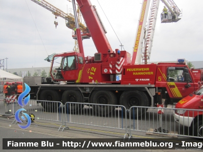 Tadano Faun ATF60-4
Bundesrepublik Deutschland - Germania
Berufsfeuerwehr Hannover
Vigili del Fuoco Permanenti Hannover
Autogru 60 ton
In servizio presso area prove dell'Interschutz 2015
Parole chiave: Tadano-Faun ATF60-4 Interschutz_2015