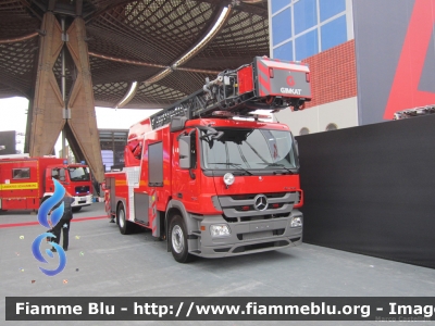 Mercedes-Benz Actros 1832 III serie
AutoScala da 32 metri dimostrativa Gimaex
Esposta all'Interschutz 2015
Parole chiave: Mercedes-Benz Actros_1832_IIIserie Interschutz_2015